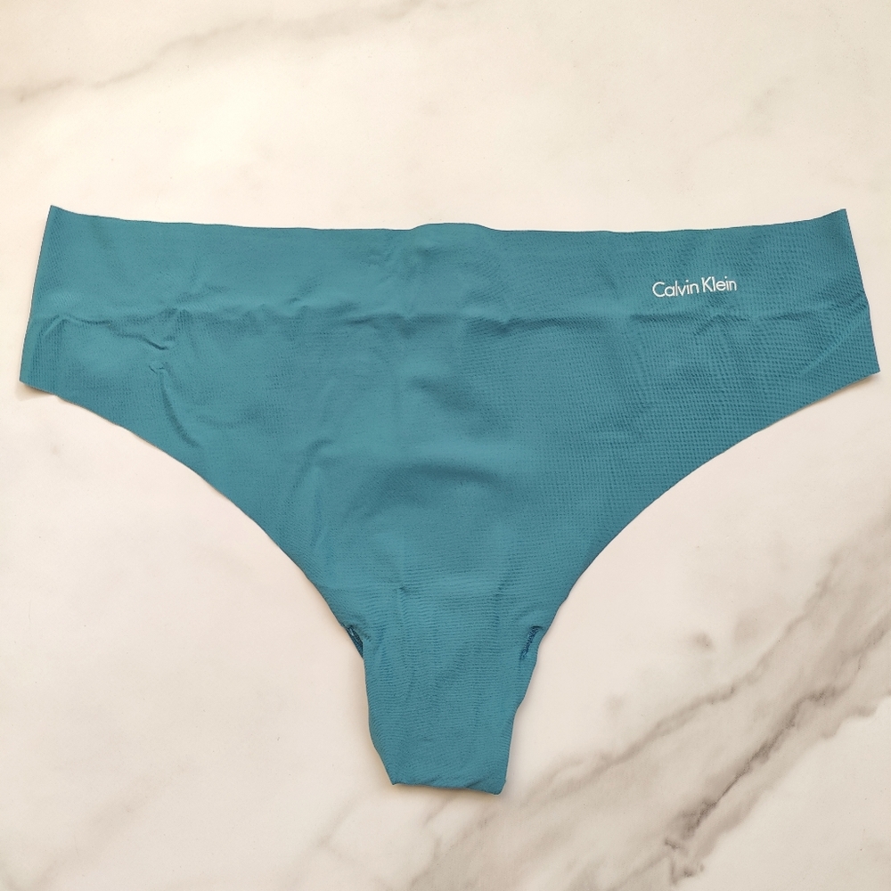 NWOT CALVIN KLEIN INVISIBLES THONG PANTY IN BLUE AMBIENCE SIZE EXTRA LARGE